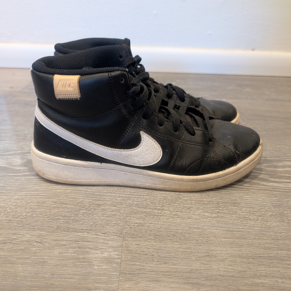 Nike Women's Court Royale 2 Mid Top Sneakers